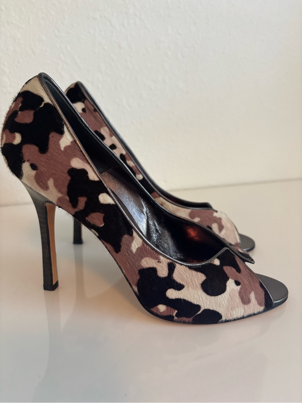 Manolo Blahnik Pony Hair Animal Print Peep Toe Heels 38.5 Italy